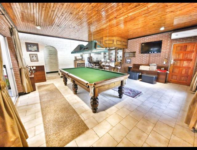 6 BEDROOM FREESTANDING FOR SALE IN MULBARTON